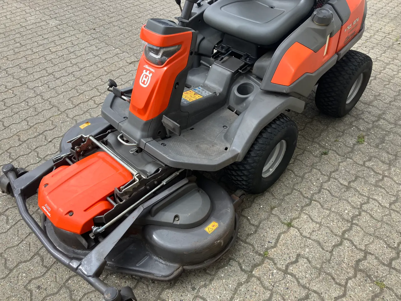 Billede 1 - Husqvarna R 420 AWD  årg 2022