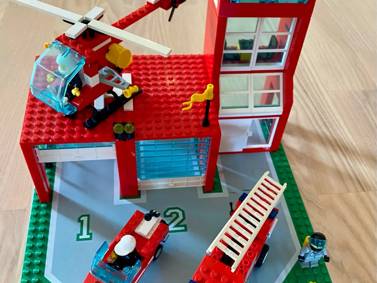 Billede 2 - Lego system Brandstation nr 6571