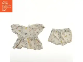 Sæt med bluse og shorts fra H&M (str. 80)
