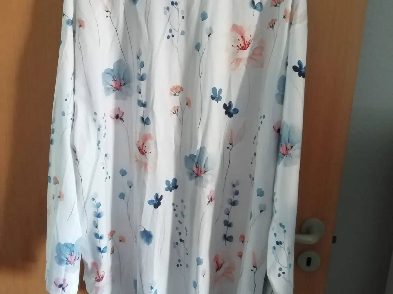 Billede 4 - Blomster skjorte med små lommer