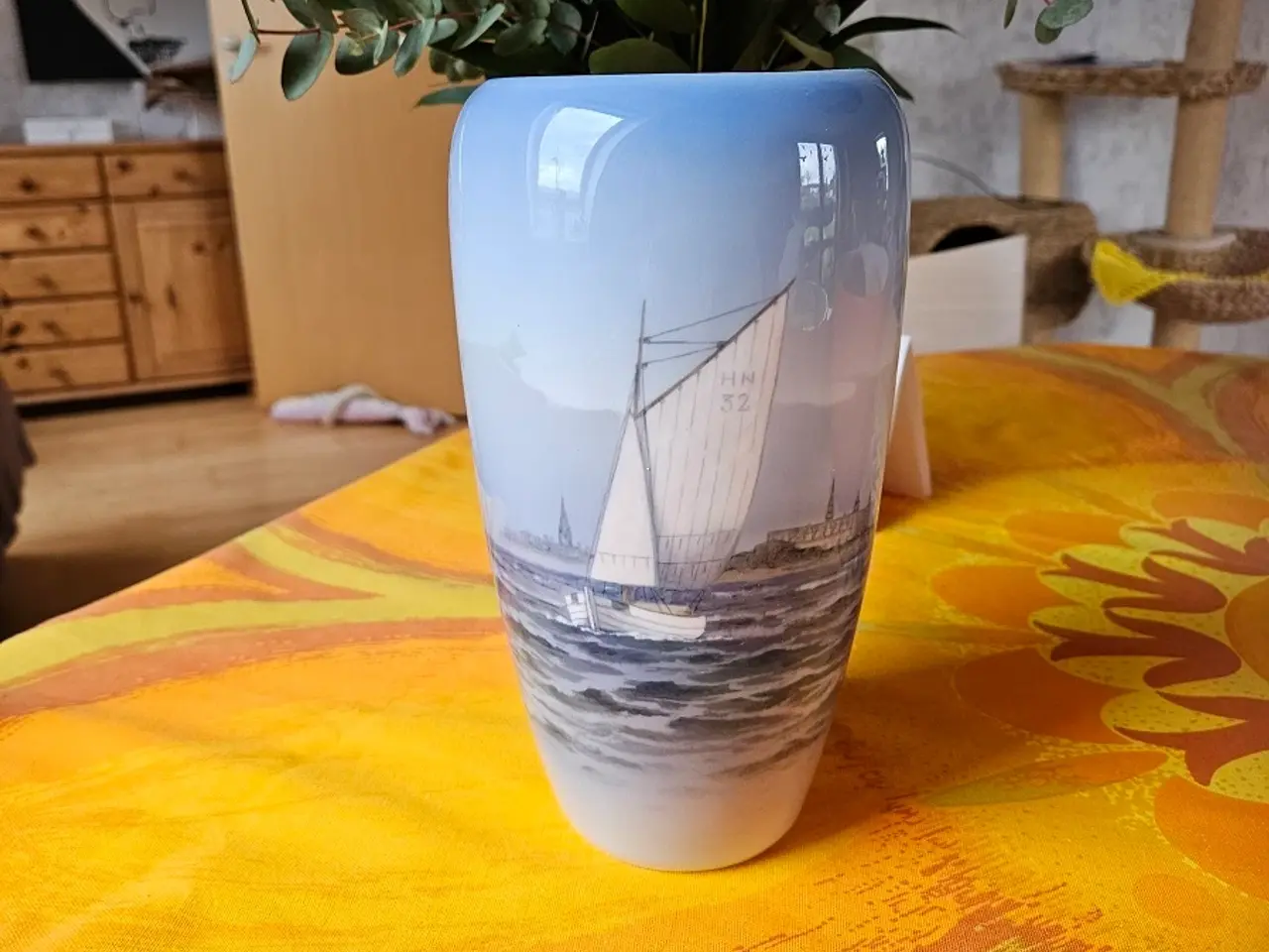 Billede 1 - Royal Copenhagen vase med sejlskib og Kronborg