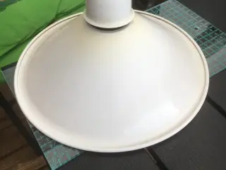 Hvid skomagerpendel Ø ca 25 cm. Giv et bud.