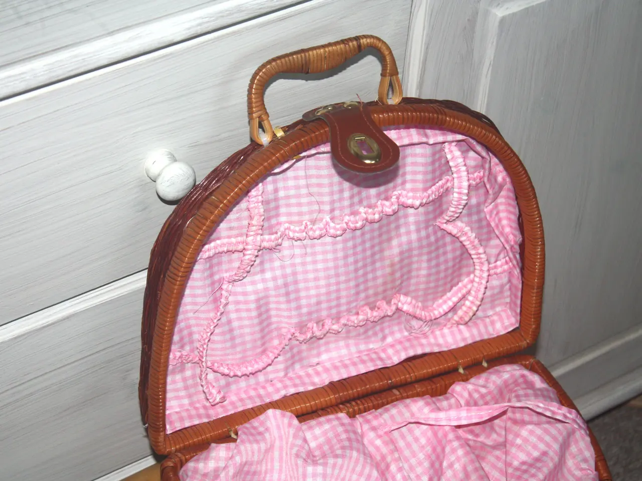 Billede 2 - Lille retro beauty box / picnickurv længde 31 cm,