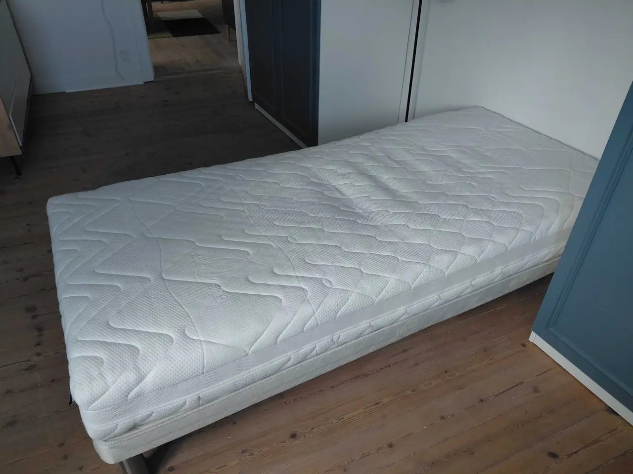 Billede 2 - Seng 90x200 sælges meget billigt