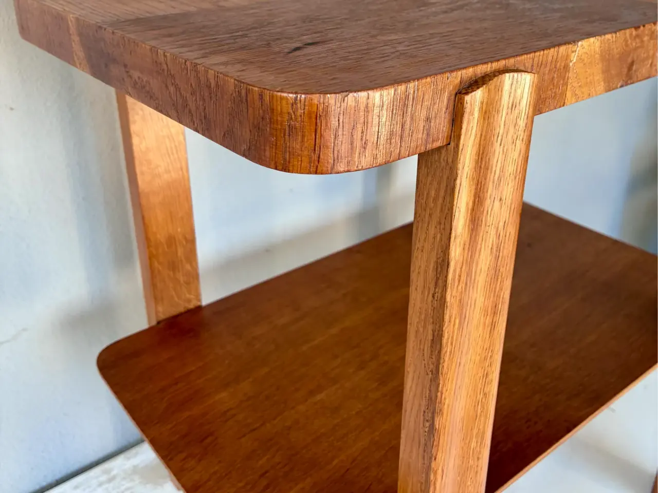 Billede 5 - Smukt Art Deco / retro sidebord i træ med hylde – 