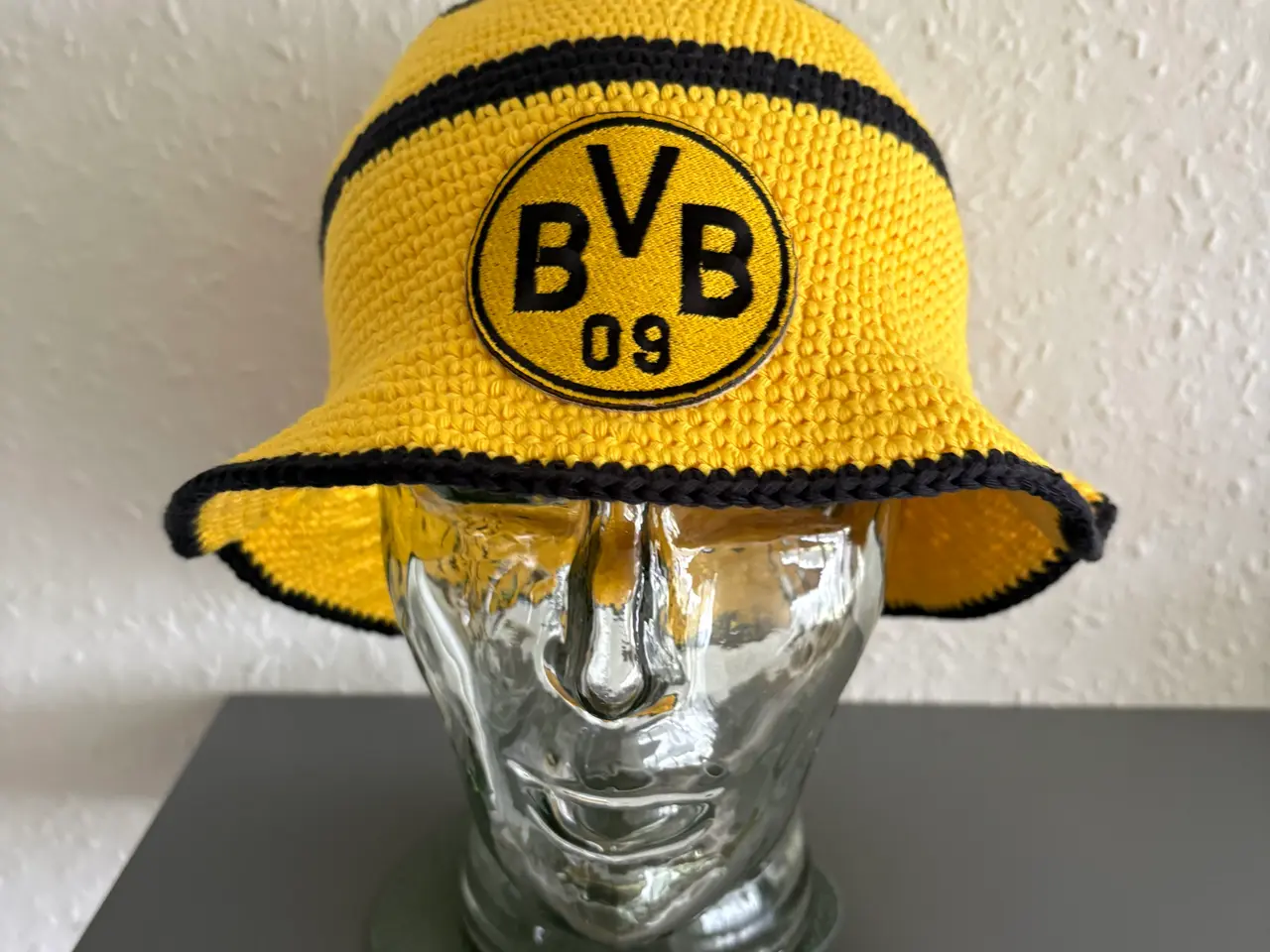 Billede 1 - Hæklet Borussia Dortmund bøllehat