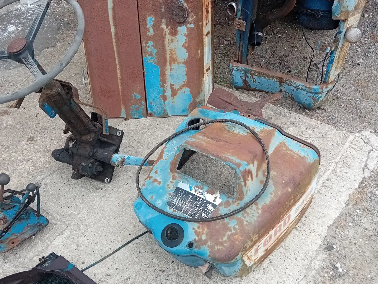 Billede 2 - Ford 3000 dele 