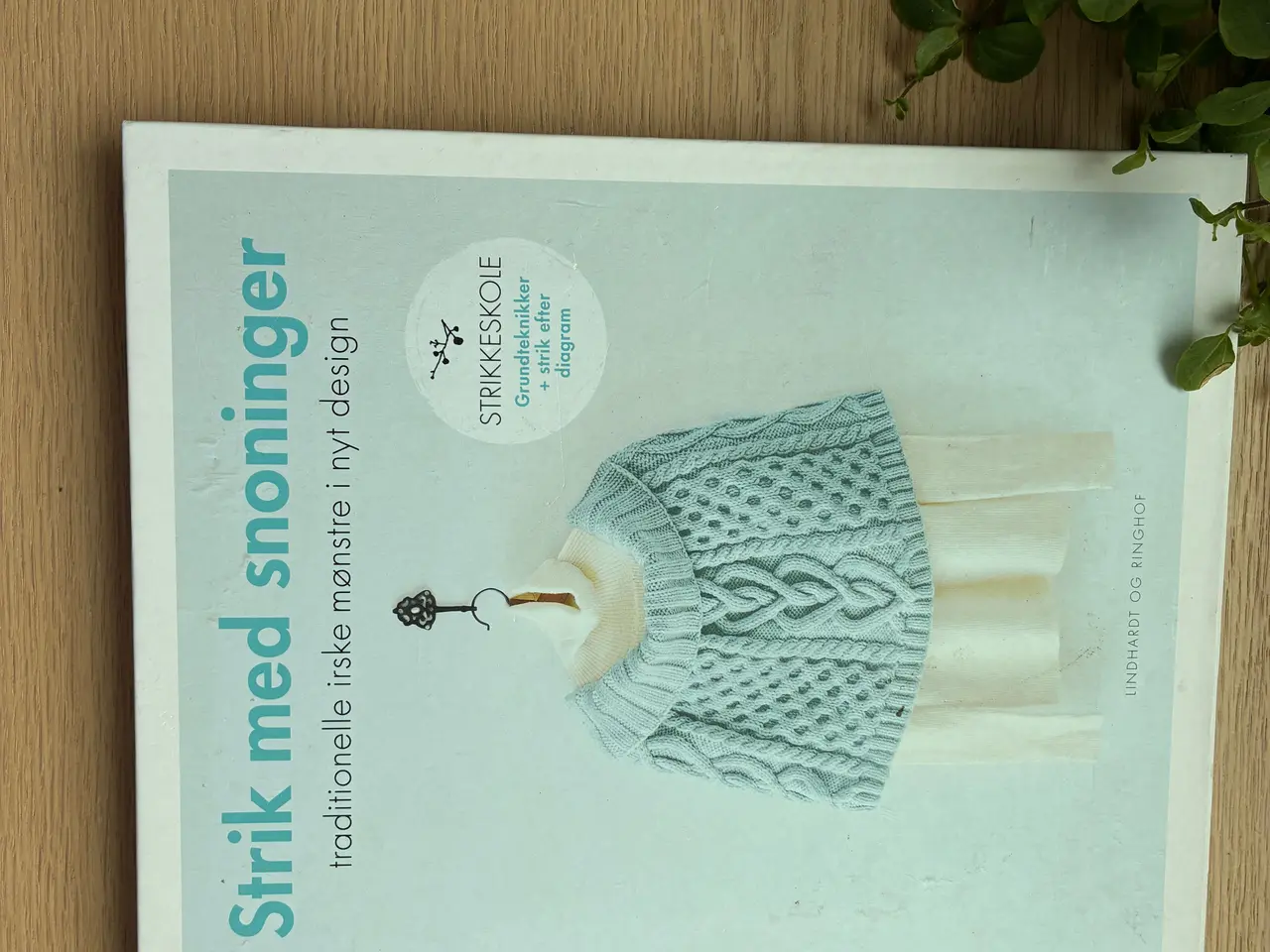 Billede 1 - Strik med snoninger - traditionelle irske mønstre 