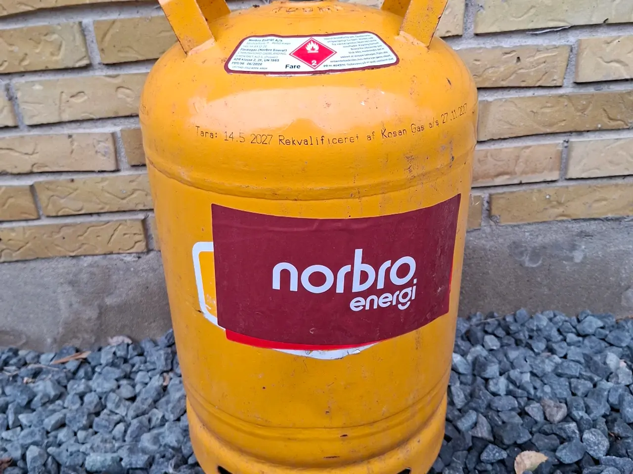 Billede 2 - Fuld og plomberet 11 kg gasflaske