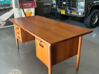 Teaktræ skrivebord 