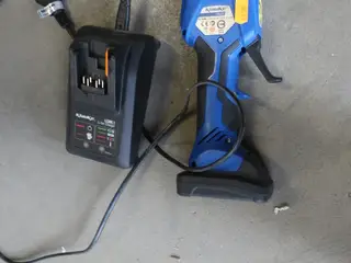 Akku. Pressetang KLAUKE micro med 1 batteri og 1 lader