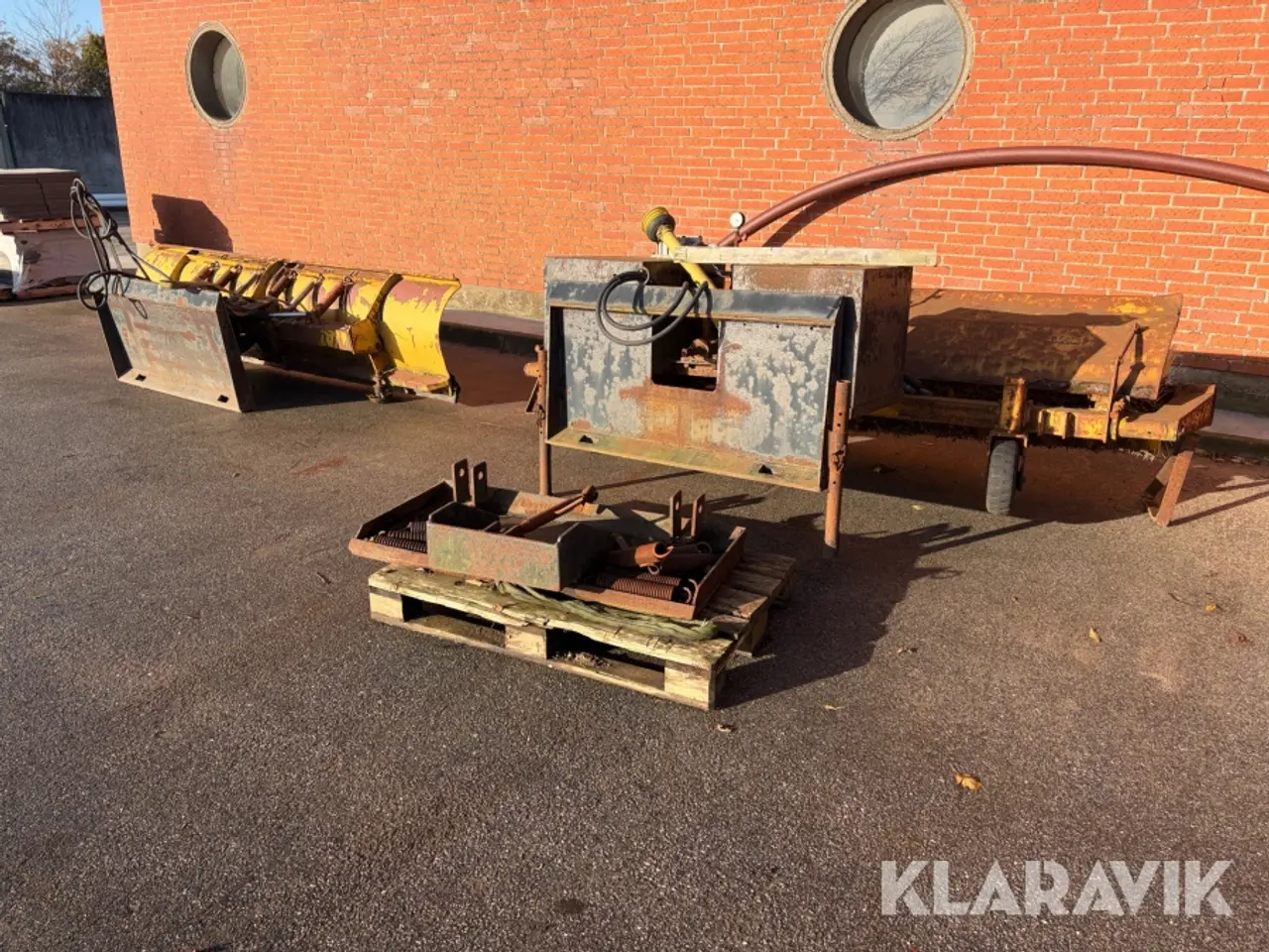 Billede 5 - Hydraulisk sneplov og kost Danline 3 meter 2 styk + beslag