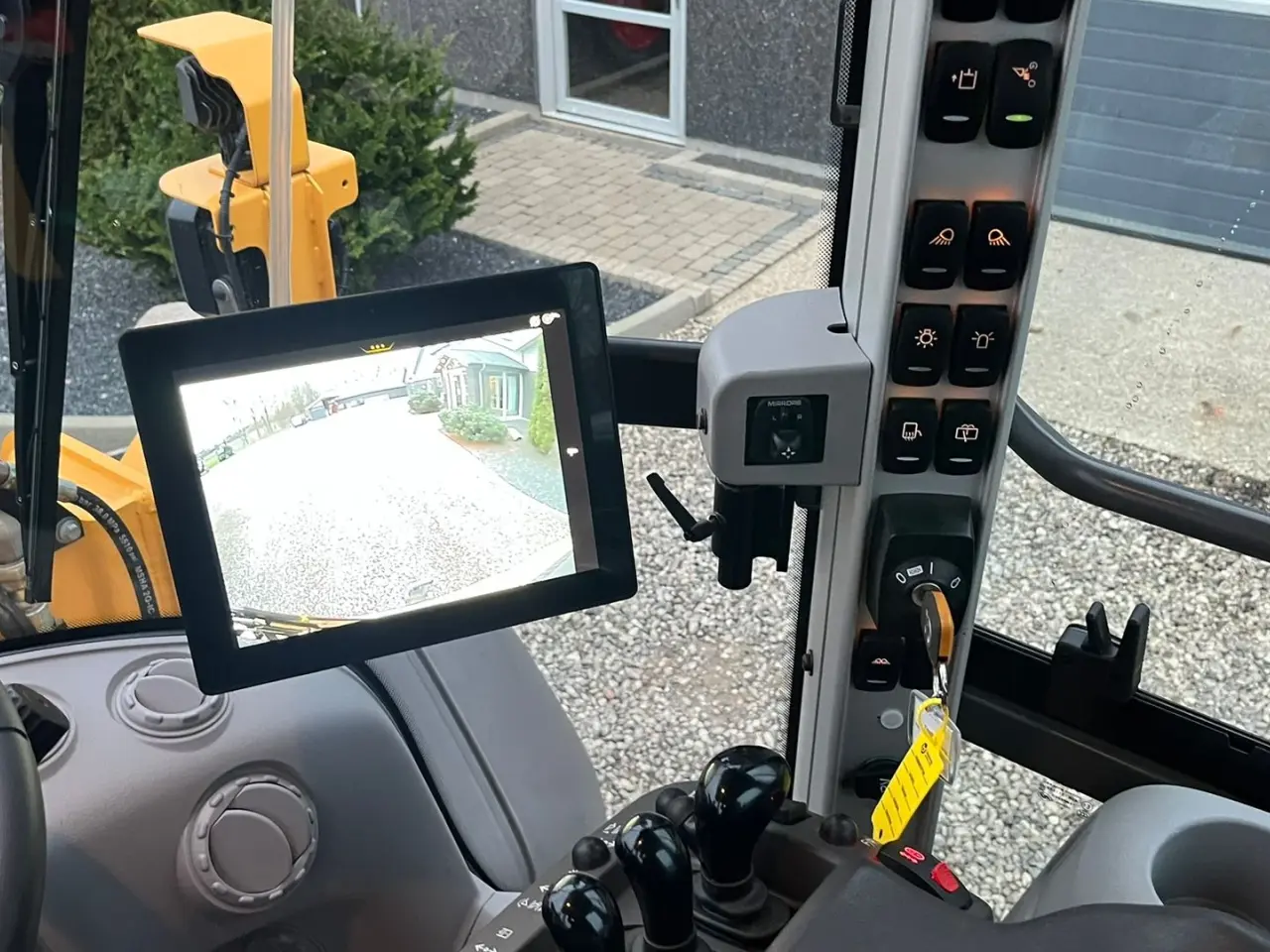 Billede 8 - Volvo L 70 H H2 BEMÆRK MED GARANTI FRA VOLVO FREM TIL DEN 18.6.2026. AGRICULTURE DK-maskine med lang arm, Co-Pilot & med 750mm Michelin MEGA X BIB hjul.