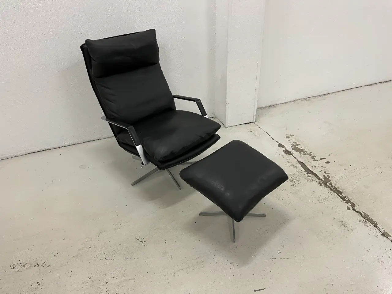 Billede 3 - Søren Lund SL330 hvilestol m/skammel i sort solid.