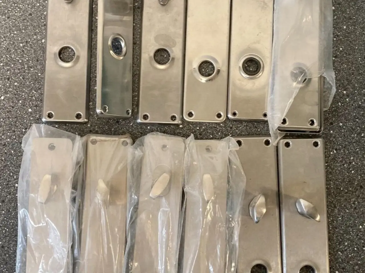 Billede 1 - parti of 12x Assa Abloy Spacer Long Plates w.