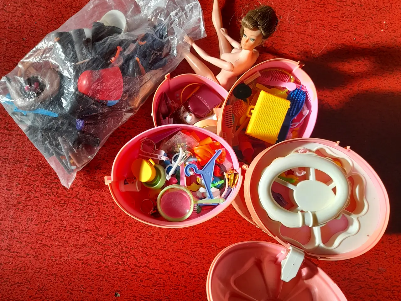 Billede 2 - Barbie stil dukke ting.