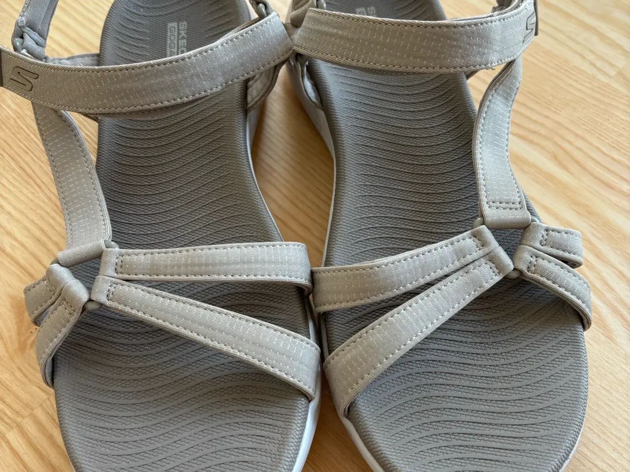 Billede 1 - Skechers Sandal str. 41 lys beige ( brugt 1 gang )