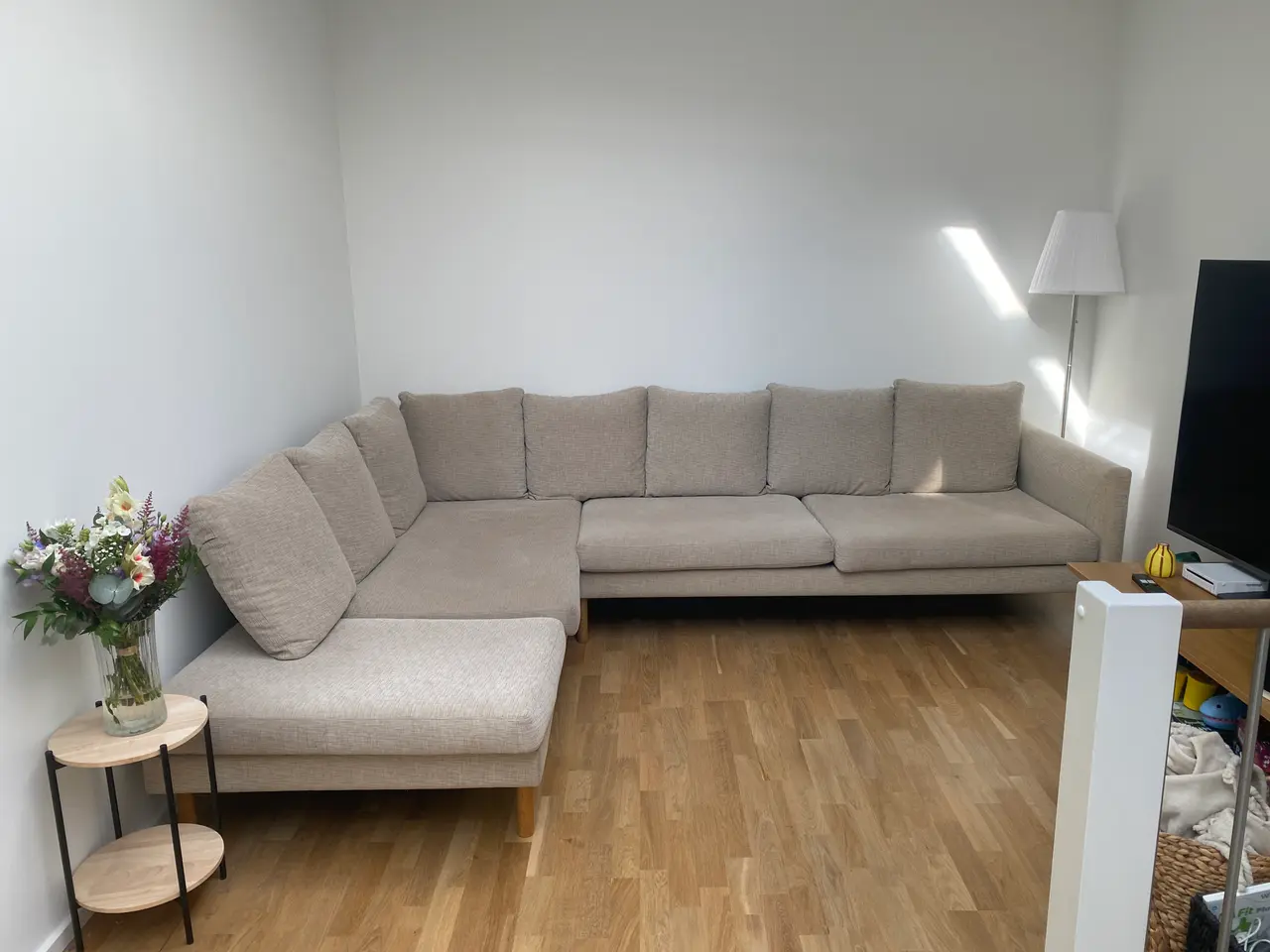 Billede 1 - Lys hjørnesofa med chaiselong