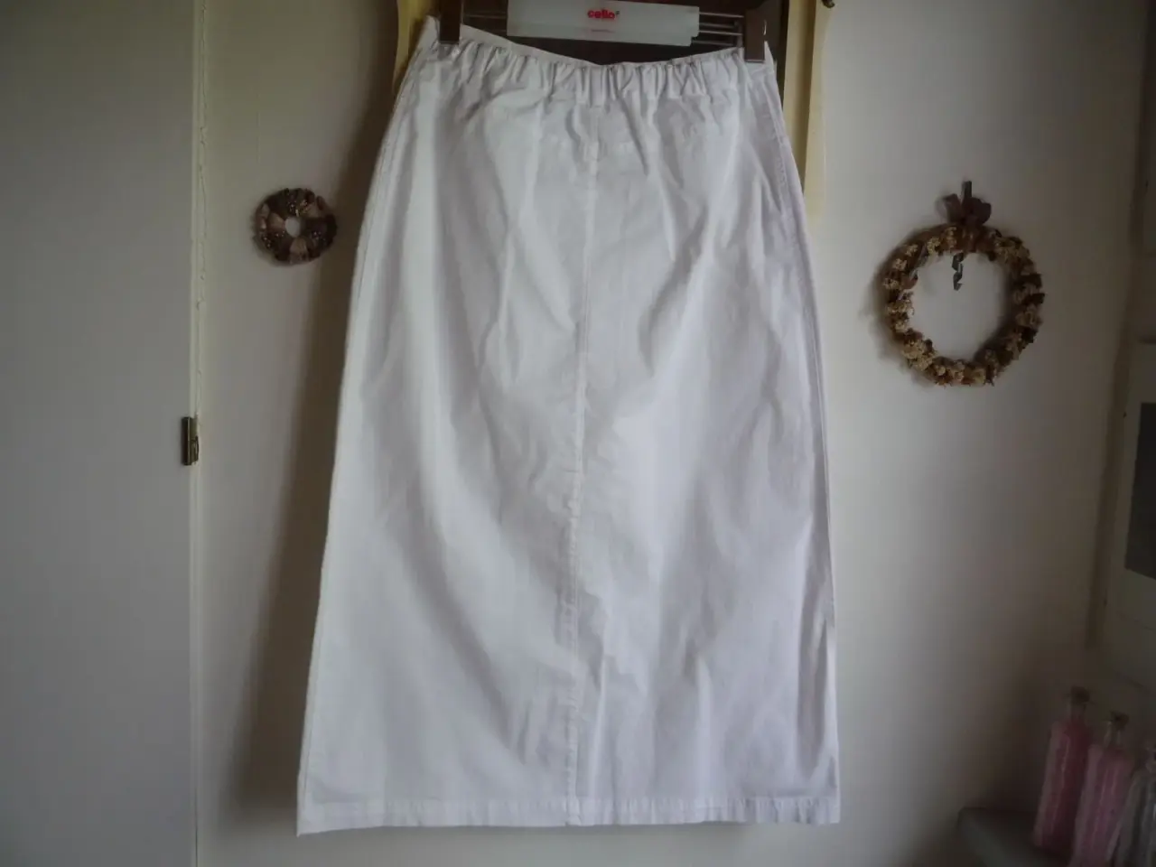 Billede 3 - Super flot hvid nederdel, mrk. Share