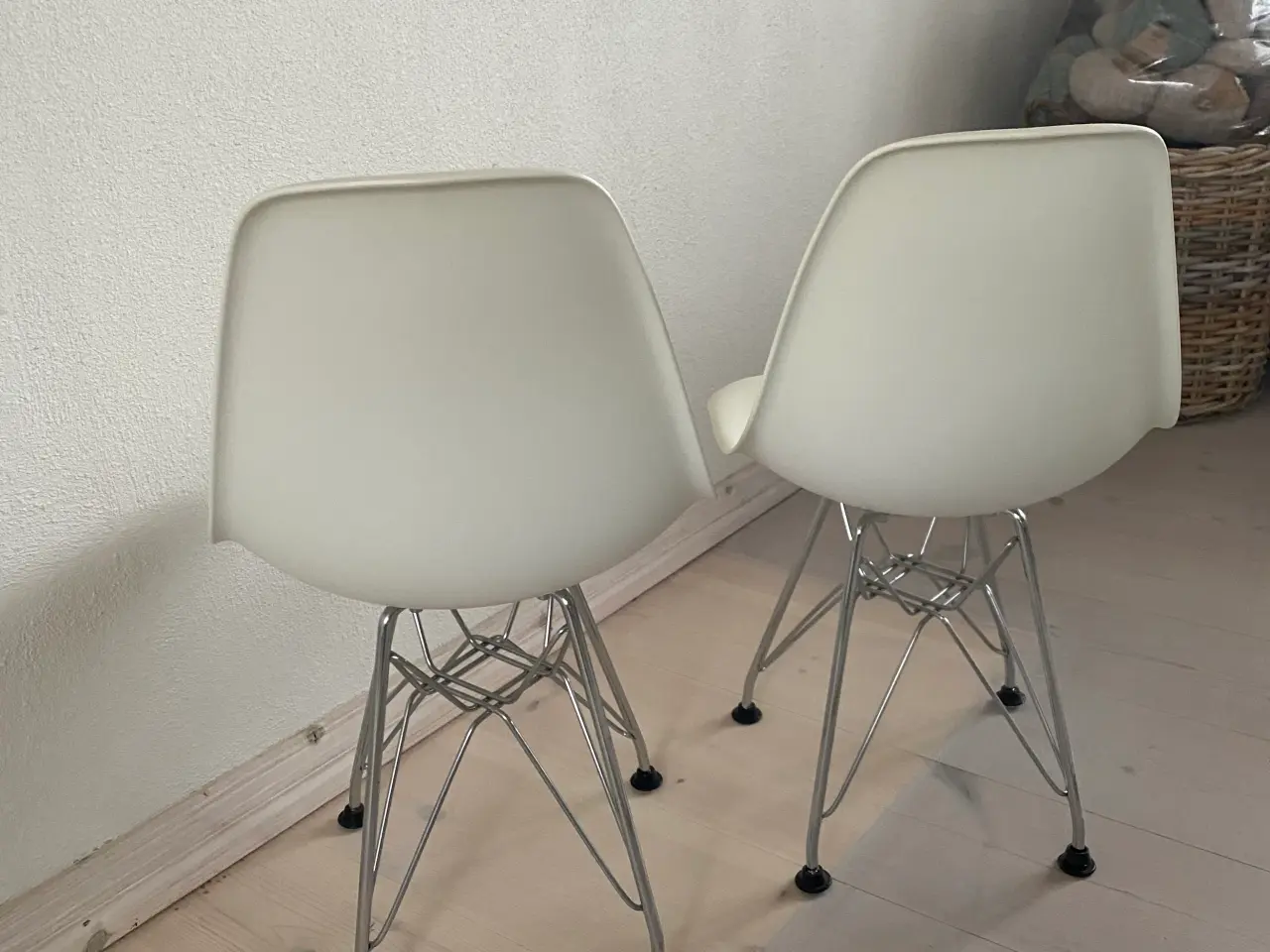 Billede 2 - “Eames” børnestole