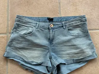 H&M denim shorts str. 44