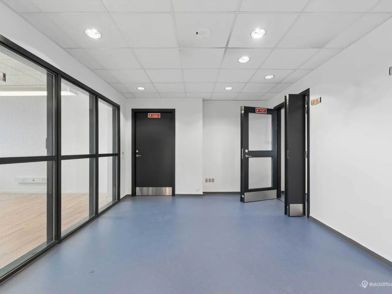 Billede 8 - Moderne og lyst laboratorium med kontor tæt på metro