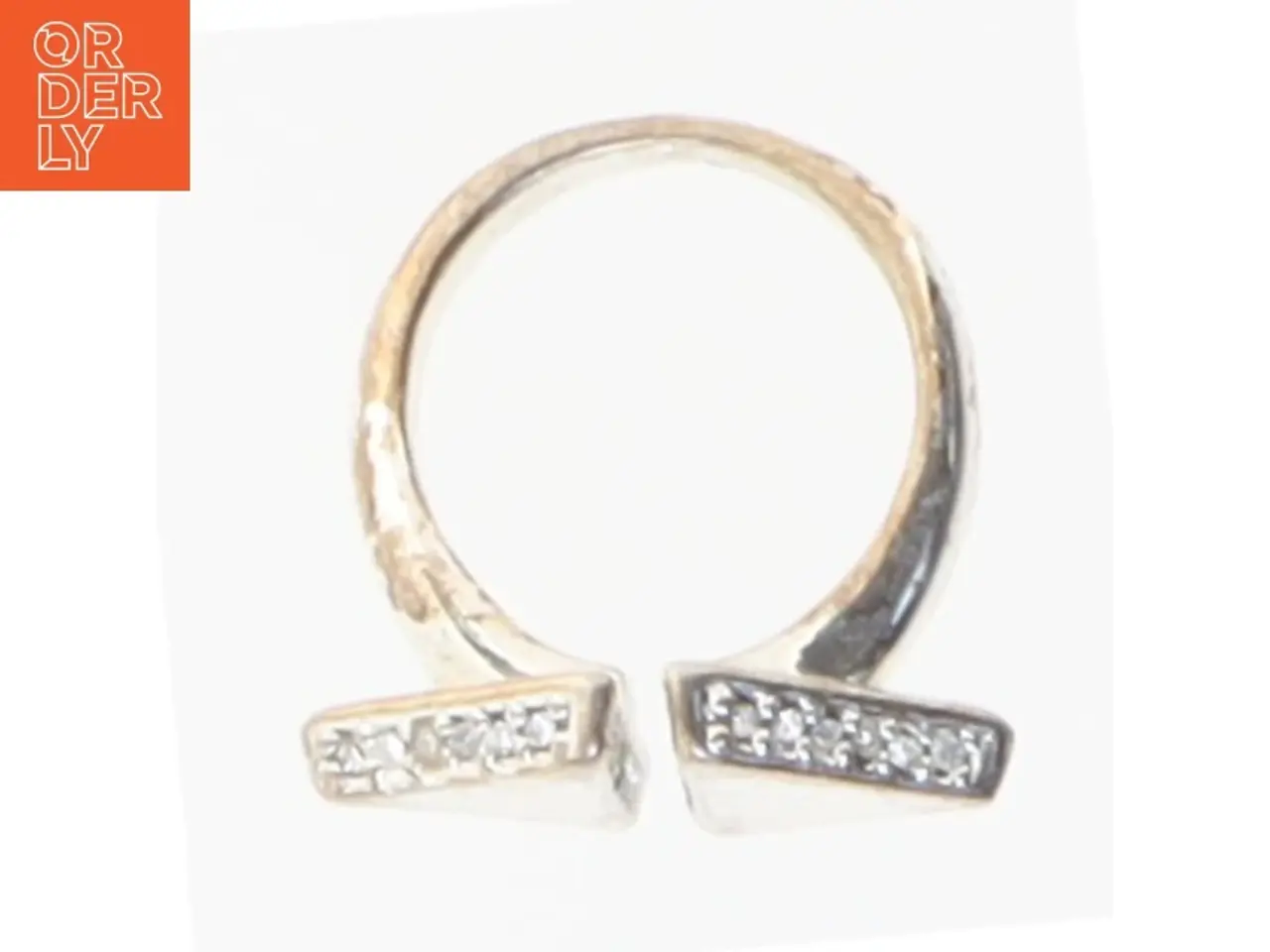 Billede 1 - Sølvfarvet ring med sten (str. 50 mm)