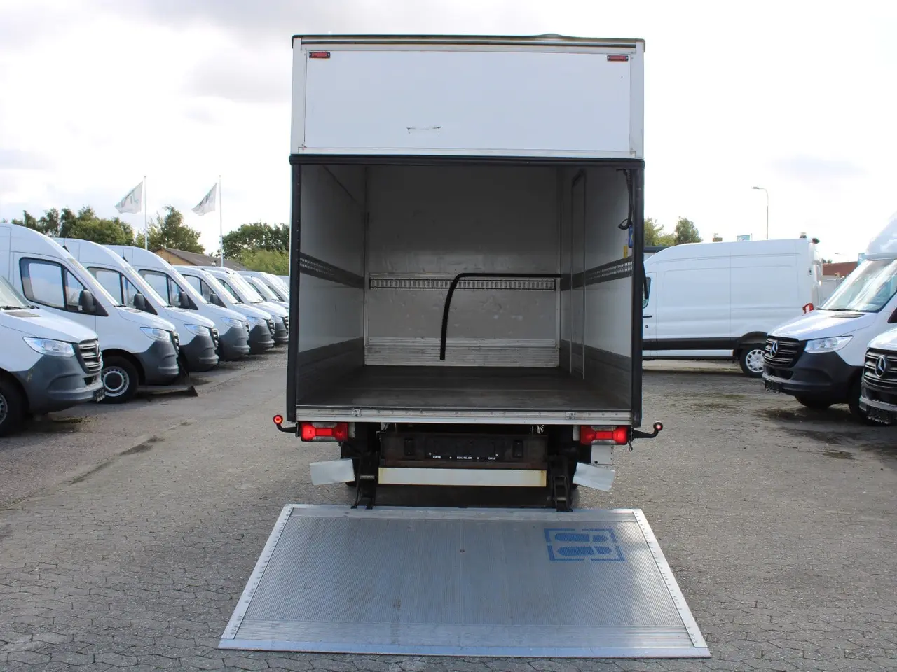 Billede 10 - Iveco Daily 2,3 35S14 Alukasse m/lift AG8
