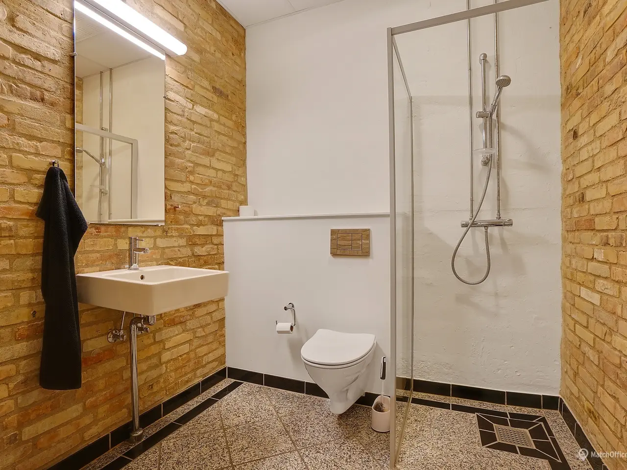 Billede 6 - Højtloftet og spændende kontor/showroom