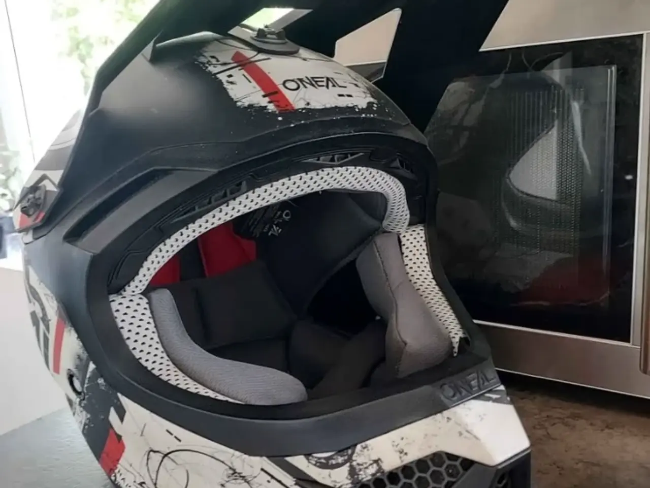Billede 2 - Oneal motocross hjelm næsten ny