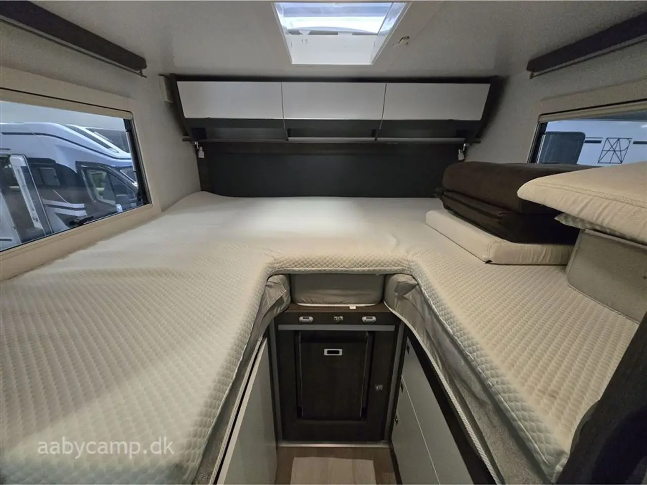 Billede 14 - 2021 - Benimar Amphitryon 967 NK Pakke. Automatgear. Solcelle. Markise. 2x 95Ah batteri. 2000w Inverter. A/C i bo-del. Maxxfan. Kun 30,000 Km!!!