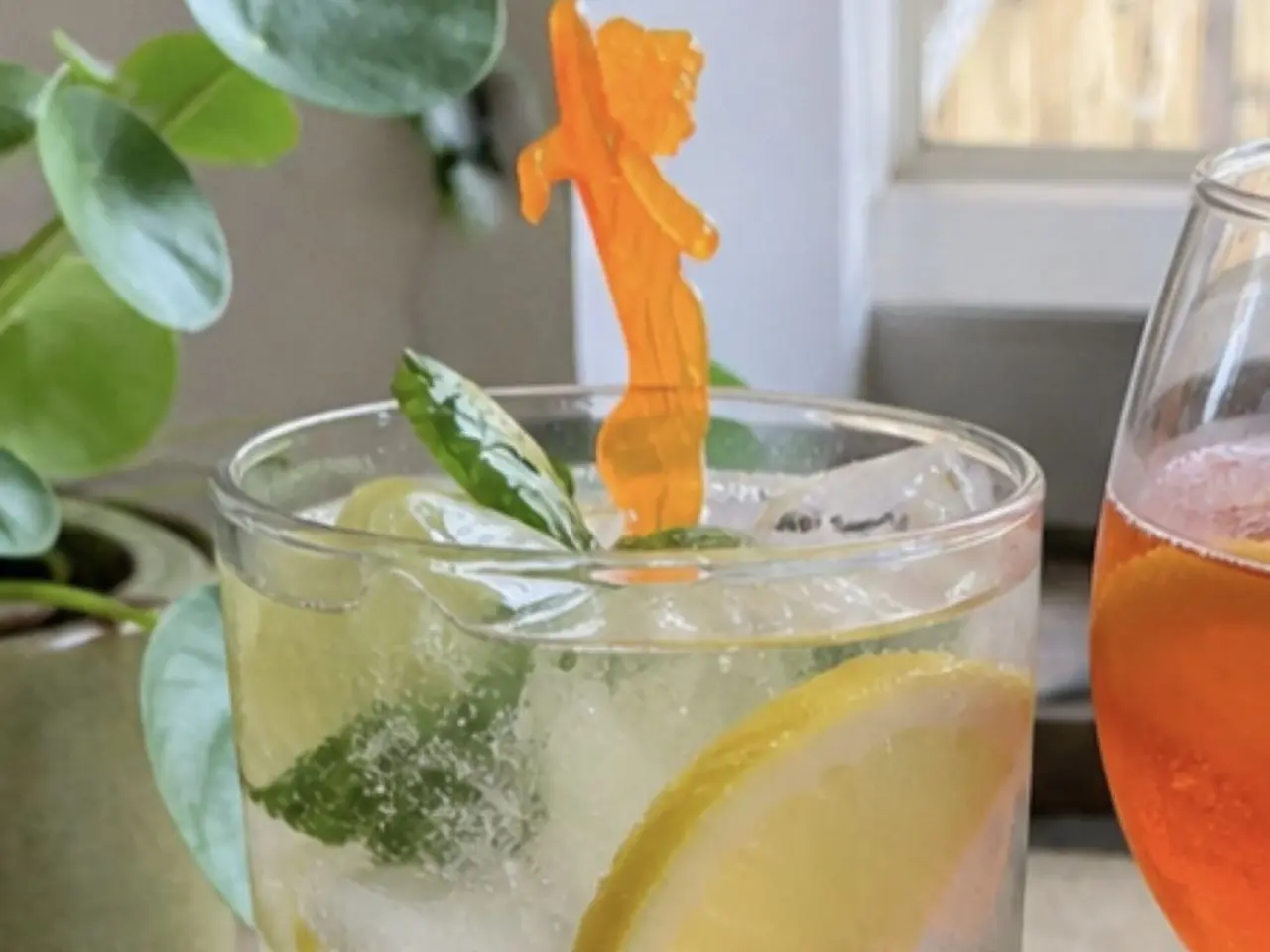 Billede 6 - Drinkspinde med yppige kvinder 