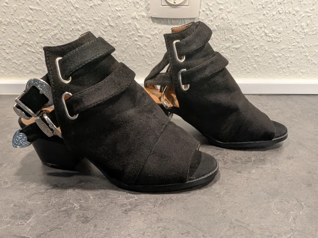 Billede 2 - Boohoo højhælede sandaler str. 36 sort
