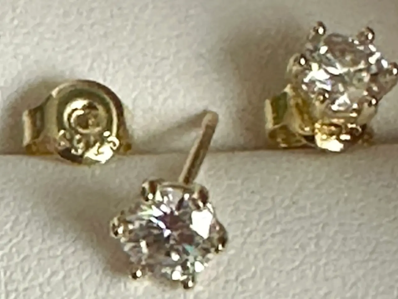 Billede 7 - Nye ørestikker med 0,5 karat  moissanite i hver 