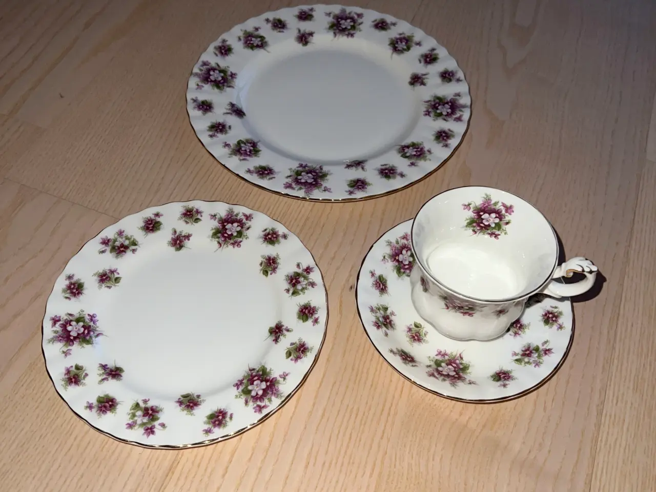 Billede 2 - Royal Albert Sweet Violet Stel