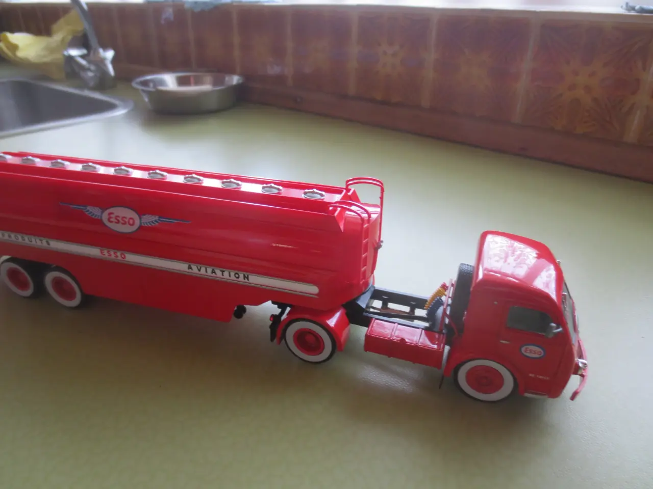 Billede 1 - 1 stk ESSO Modellastbil / Tankvogn 