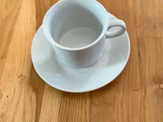 Hvide porcelænskopper