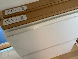 2 x 60 skabe hvide med skabslåger / Fronter