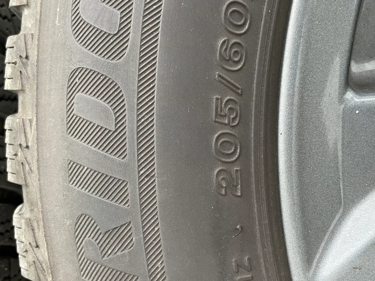 Billede 3 - Vinterdæk på alufælge -  205/60 R 60
