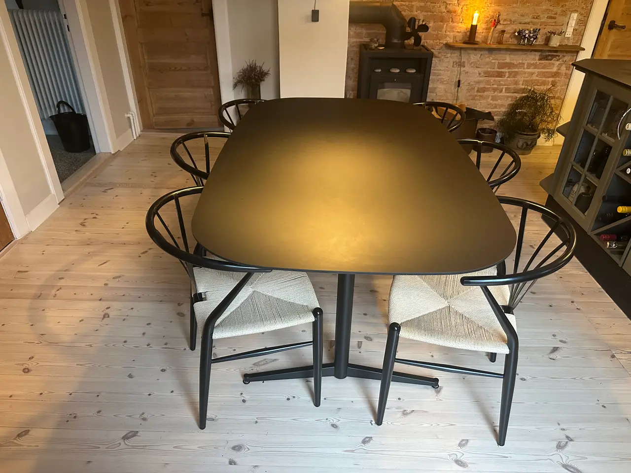 Billede 6 - Sort spisebord med 6 stole