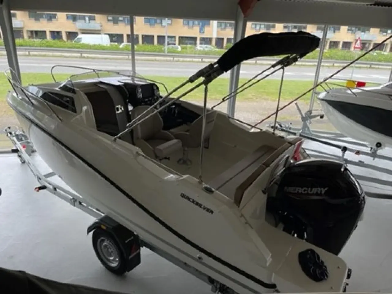 Billede 1 - Quicksilver Activ 555 Cabin med Mercury F100 EFI ELPT (masser af ekstra udstyr) TILBUD