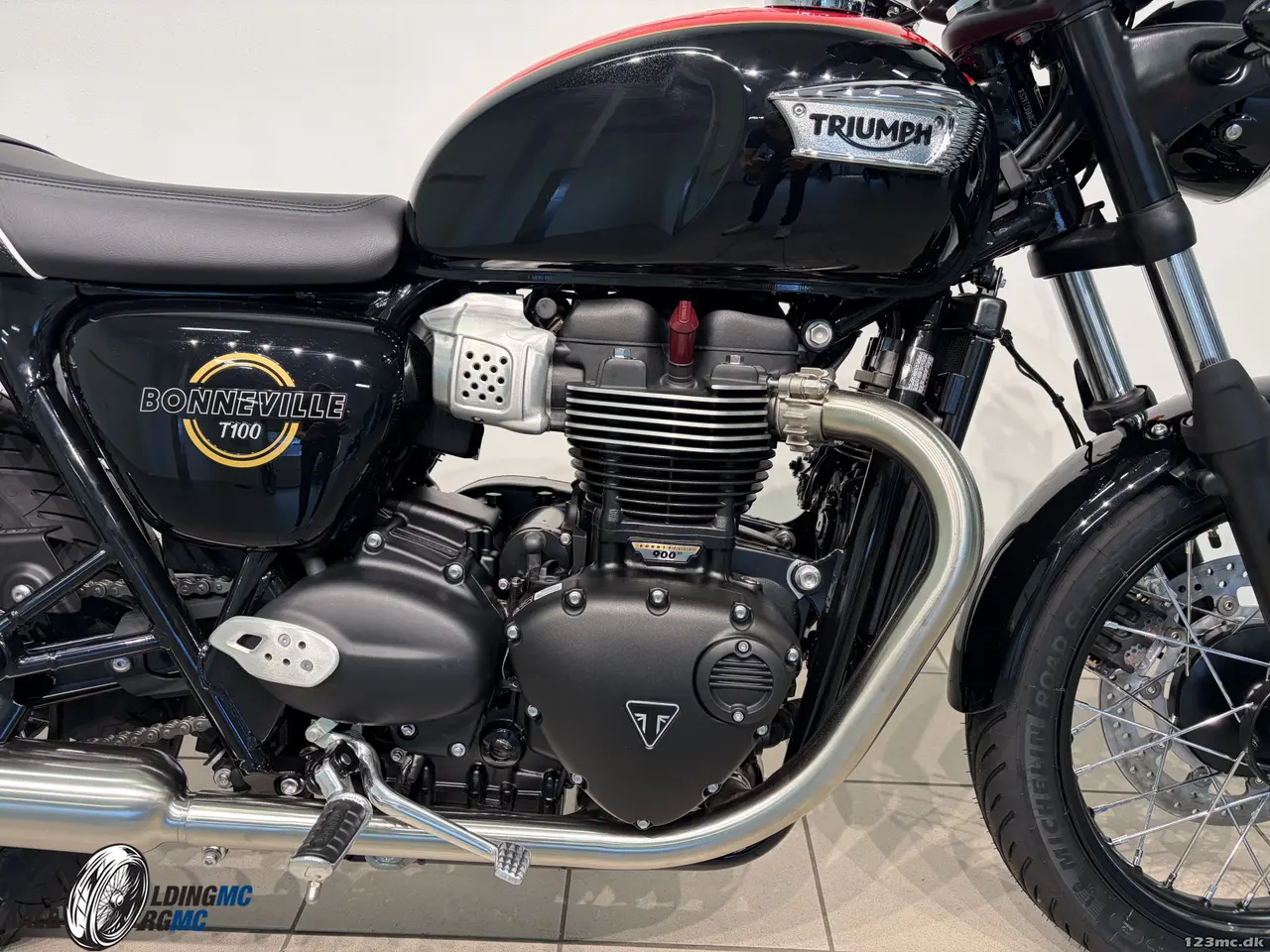 Billede 5 - Triumph Bonneville T 100 Jet Black / Diablo Red