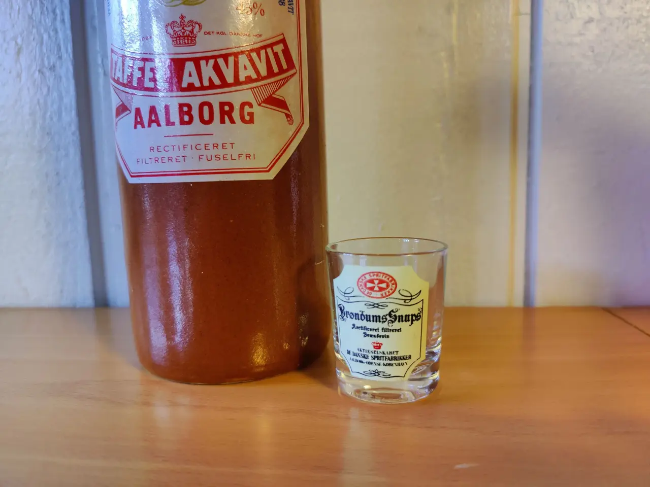 Billede 2 - Sjælden Taffel akvavit flaske