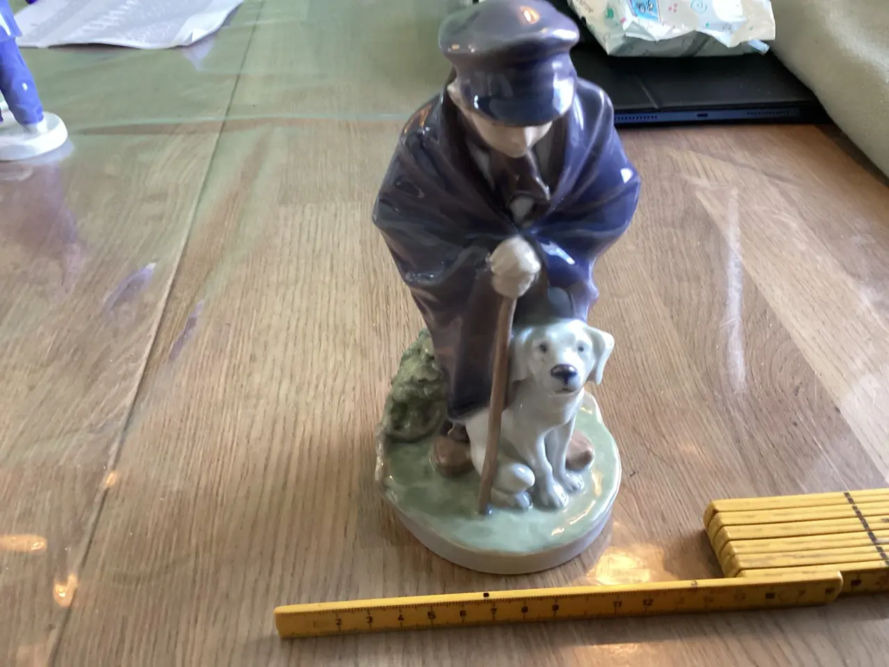 Billede 1 - Dreng med hund royal nr 702