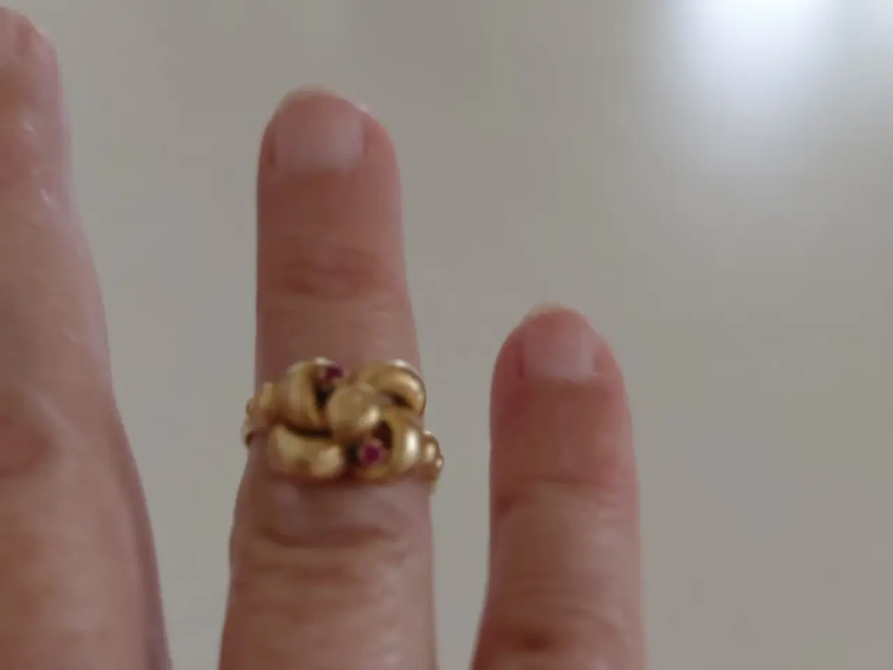 Billede 1 - Guldring 18 k m rubiner str 61