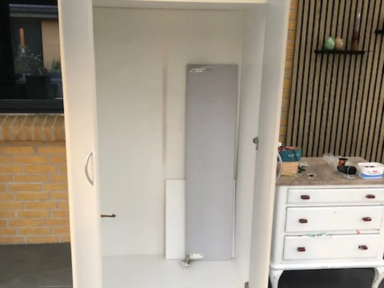 Billede 2 -  Almindelig  Garderobeskab 100kr