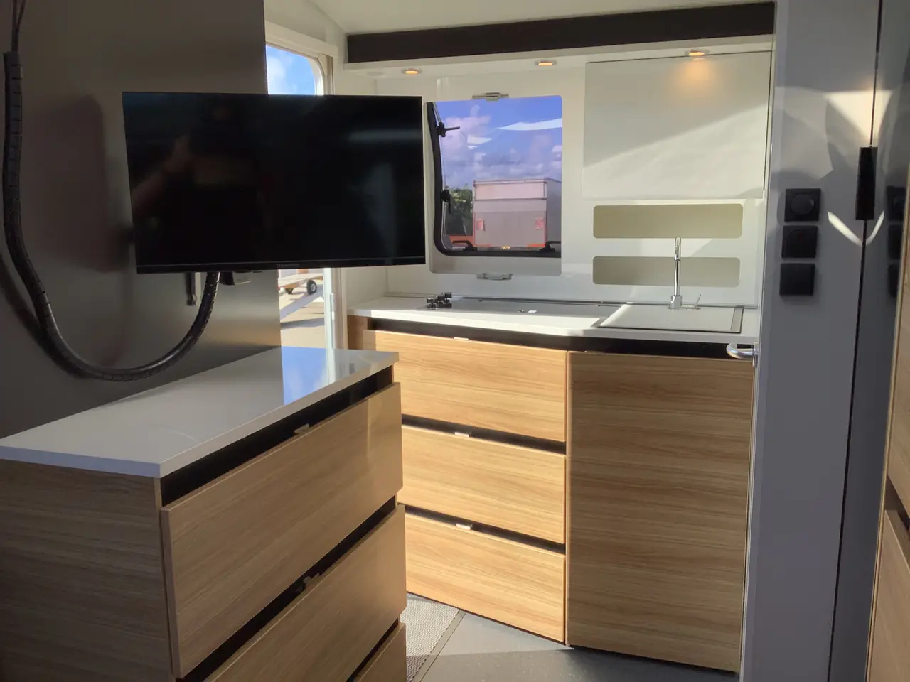 Billede 11 - ADRIA ACTION 391 LH med mover mv.