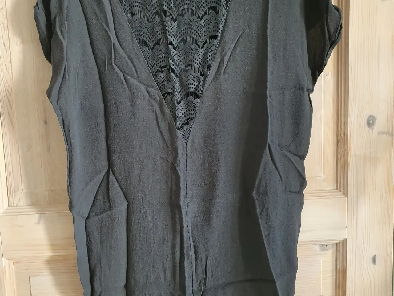 Billede 1 - Top/kjole med blonde