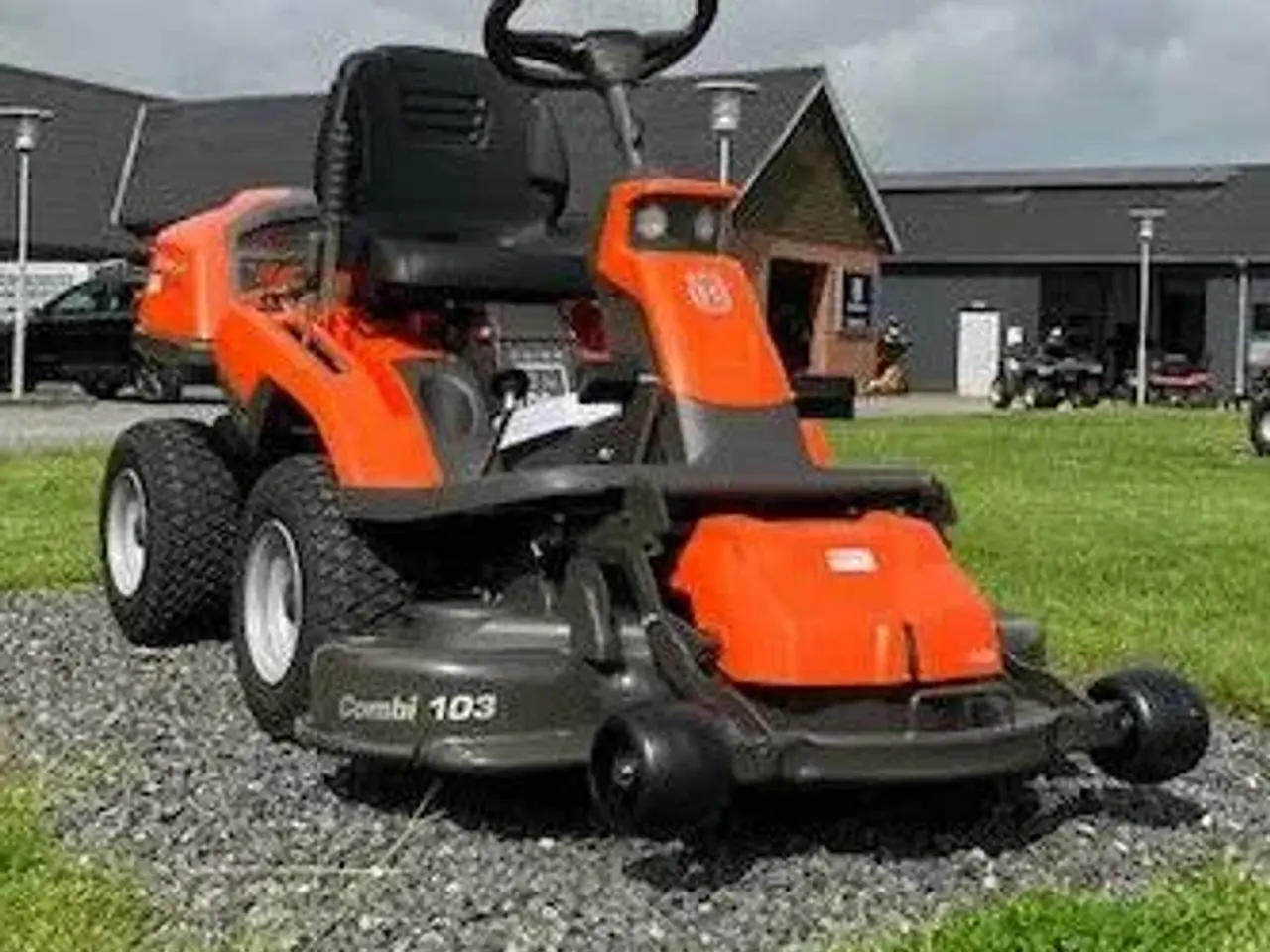 Billede 1 - Husqvarna R 216 T AWD med 103 cm klipper Tilbud