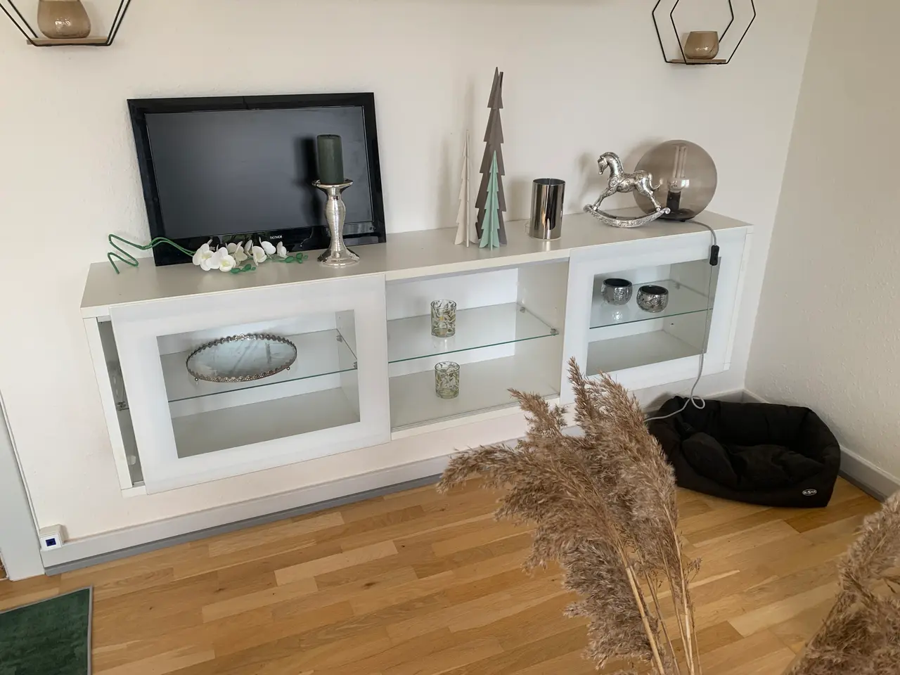 Billede 3 - Moderne skænk med frostet glas to låger
